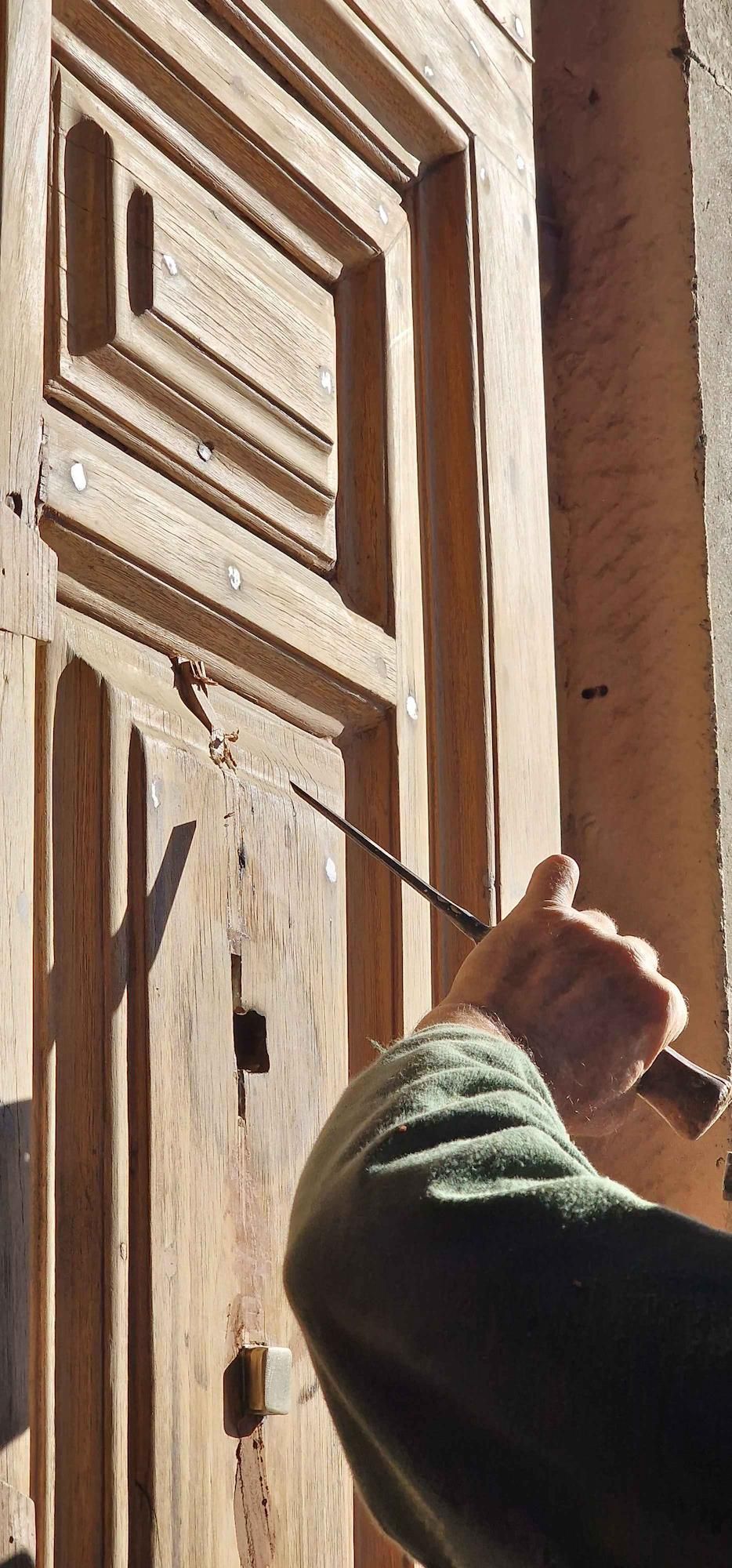 Restauro conservativo di infissi in legno.