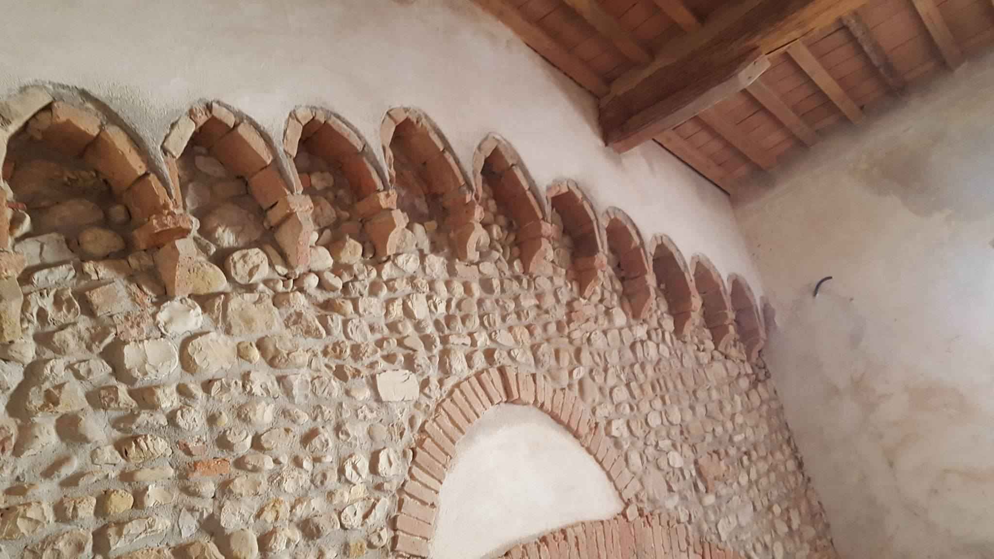 Tinteggiatura interna di soggiorno moderno realizzata a Firenze.
